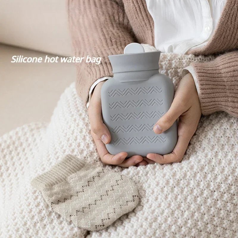 320ml Hot Water Bottle, Winter Mini Cute Hand Warmer, Portable Thickened Rubber Plush Hot Water Bottle, for Foot Warming in Bed